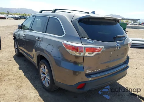 2015 Toyota Highlander Le Plus V6 from USA, damaged, VIN 5TDZKRFH2FS079616